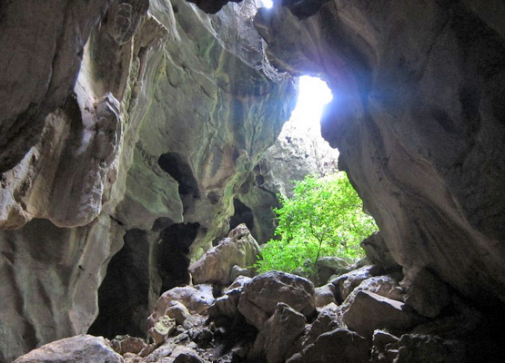 attraction-caves-near-kampot Mountain.jpg